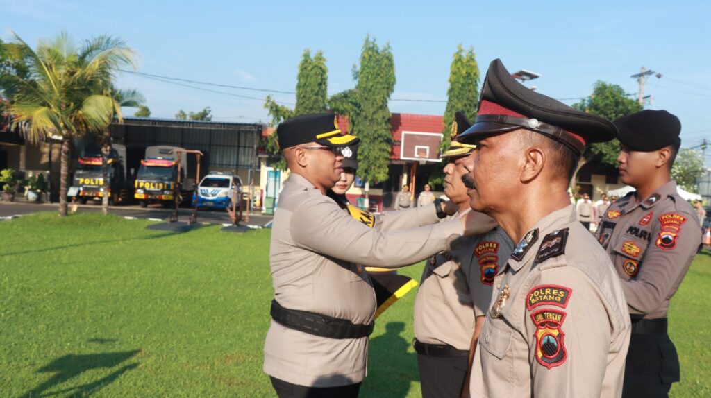 Momentum Penghargaan Polri, Kapolres Batang Pimpin Upacara Corp Raport