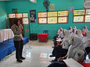 Beri Edukasi di Sekolah, Satlantas Polres Sukoharjo Ajak Pelajar Tertib Berlalu Lintas