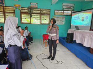 Sosialisasi Ops Keselamatan Candi, Satlantas Polres Sukoharjo Sambang Sekolahan