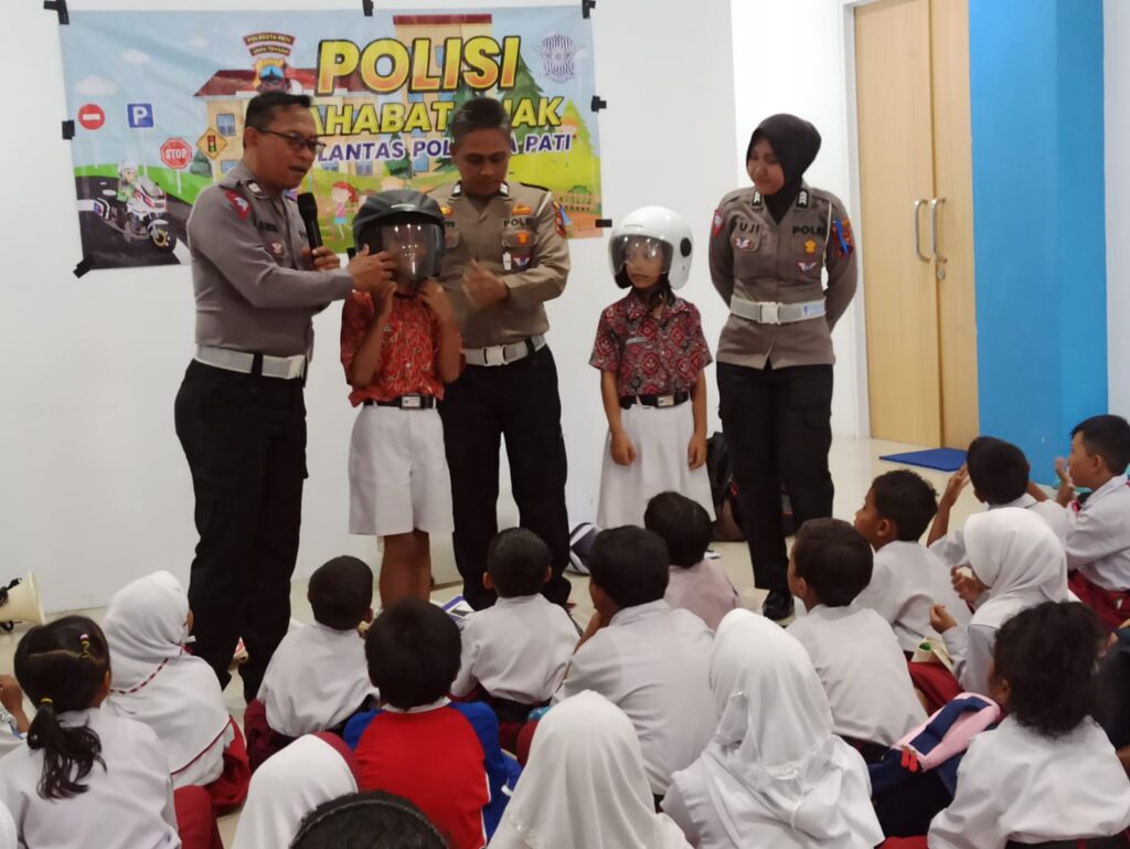 Motivasi Anak Usia Dini, Unit Kamsel Satlantas Polresta Pati Memberikan Edukasi di SD Pati Kidul 3