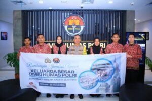 Kadiv Humas Polri Beri Reward Umroh Kepada Anggota