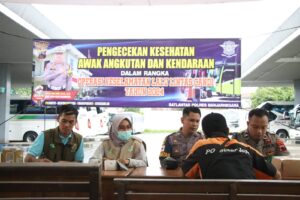 Ops Keselamatan Lalu Lintas Candi 2024, Polres Banjarnegara Lakukan Ramp Check di Terminal Induk