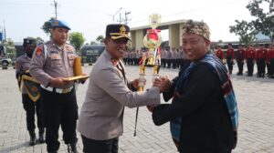 Kapolres Sukoharjo Beri Penghargaan kepada Juara Lomba Satkamling Tingkat Polres