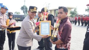 Juara Lomba Satkamling Tingkat Polres Terima Penghargaan Kapolres Sukoharjo