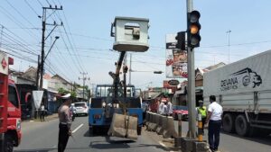 Siapkan Sosialisasi Aturan Lalu Lintas, Dishub dan Satlantas Fokus pada Traffic Light Di Pasar Batang.