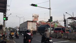 Minimalisir Laka Lantas, Traffic Light Depan Pasar Batang Terpasang