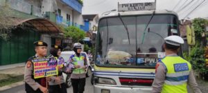 Ops Keselamatan Candi 2024, Satlantas Polres Banjarnegara Gencar Sosialisasi Pada Warga