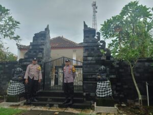 Personil Polsek Pati Giatkan Patroli di Pura saat Hari Raya Nyepi