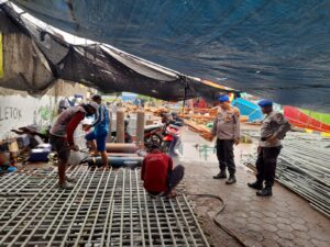 Kasat Polairud Pati Beri Peringatan kepada Pekerja Pengelasan di Kapal