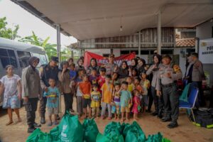 Terdampak Banjir di Pekalongan, Polres Batang Berikan Bantuan Pada Warga