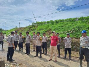 Kapolsek Margoyoso: “Kerja Bakti Tanggul Sungai untuk Cegah Longsor”