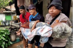 Banjir Doropayung: Lansia Rohaidah (82) Dievakuasi, Kisah Tangguhnya Petugas dan Relawan