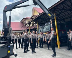 Personil Ditsamapta Polda Kalteng Ikuti Latihan Pengoperasionalan Alat Crane SAR