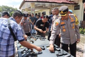 Gelar Pengecekan Senpi, Kapolres Lamandau Awasi Personil