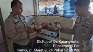 Arak Putih dan Anggur Kolesom Diamankan dalam Razia Miras Polsek Margoyoso