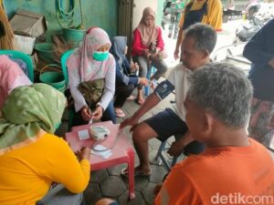 Pemkot Semarang Berikan Selimut-Petugas Medis ke Korban Banjir