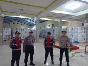 Personil Polres Rembang Amankan Gudang Logistik KPU Rembang 1×24 Jam