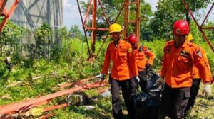 Pekerja di Tegal Tewas Terjepit Besi Tower di Ketinggian 50 Meter