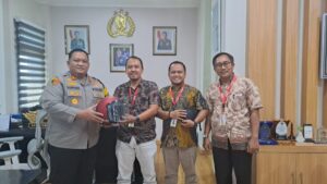 Dukung Ops Keselamatan Candi 2024, Alfamart Beri 50 Helm ke Polres Rembang