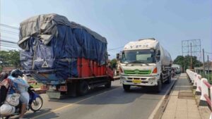 Belasan Jam Macet Parah di Jalur Jepara-Mijen Demak Bikin Sopir Tekor