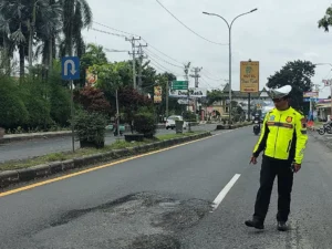 Kasatlantas Polres Batang Minta Jalan Berlubang di Pantura Segera Diperbaiki