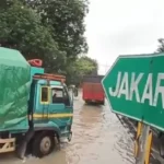 Jalan Pantura Kendal Terendam Banjir Lalu Lintas Macet Panjang Yuw