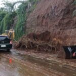 Jalan Yang Tertutup Longsor Di Jalan Dieng Turut Desa Dieng Wetan