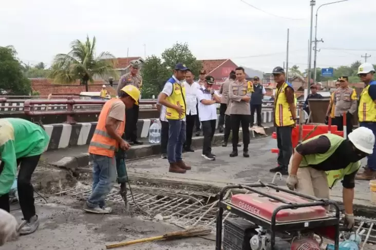 Jembatan Comal Diperbaiki Polres Pemalang Berlakukan Pengalihan Arus Lalu Lintas Dhs