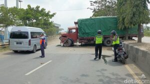 Laka di Pantura Yos Sudarso Semarang, Truk Melintang-Lalu Lintas Terganggu