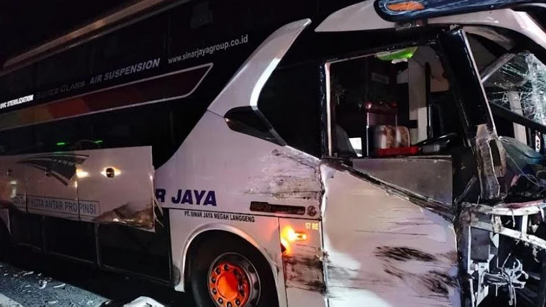 Kecelakaan Bus Di Tol Kanci Pejagan