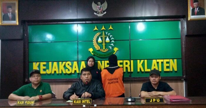 Kejari Klaten Konferensi Pers Penangkapan Terpidana Kasus Penipuan Perempuan Inisial Sk 57 Sabtu 932024 Sk Sebelumnya Sempat J 169