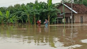 Banjir di Sragen, Sejumlah Desa dan Sekolah Terendam  Artikel ini telah tayang di Kompas.com dengan judul “Banjir di Sragen, Sejumlah Desa dan Sekolah Terendam”, Klik untuk baca: https://regional.kompas.com/read/2024/03/10/142306978/banjir-di-sragen-sejumlah-desa-dan-sekolah-terendam.   Kompascom+ baca berita tanpa iklan: https://kmp.im/plus6 Download aplikasi: https://kmp.im/app6