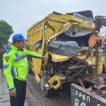 Kondisi Truk Yang Mengalami Kecelakaan Adu Banteng Di Jalan Jatilawang Rawalo Jatilawang Kabupaten Banyumas Jumat 1532024 Pagi 43