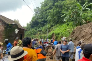 Dua rumah terdampak bencana tanah longsor di Kudus