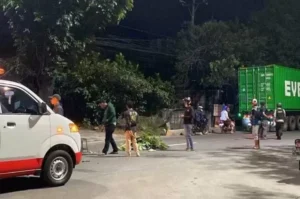 Pemotor Bonceng 2 Terserempet Trailer, Setelah Terjatuh Diseruduk Tronton, 3 Remaja Semarang Tewas