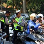 Petugas Kepolisian Dari Satlantas Polrestabes Semarang Melakukan Gelar Operasi Patuh Candi 2018