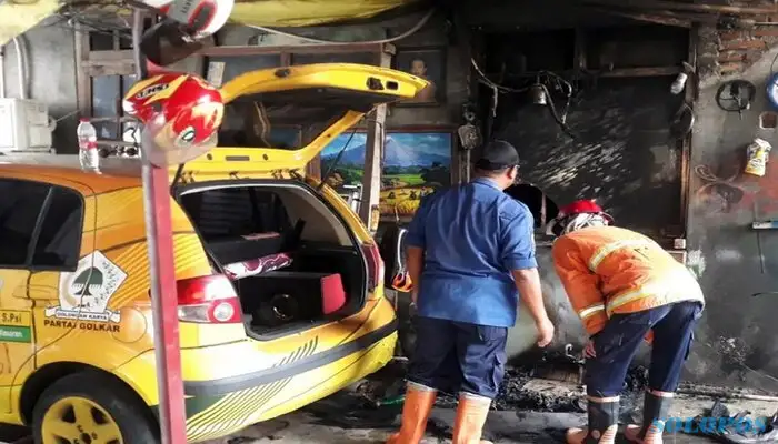 Rsz Mobil Warga Glorok Terbakar