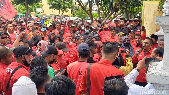 Simpatisan Pdip Menggeruduk Kpu Sukoharjo Buntut Dua Caleg Diisukan Tak Dilantik 2 169