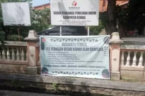 Warga Pasang Baliho “Bawaslu Merusak Pemilu” , Begini Tanggapan Bawaslu Kendal