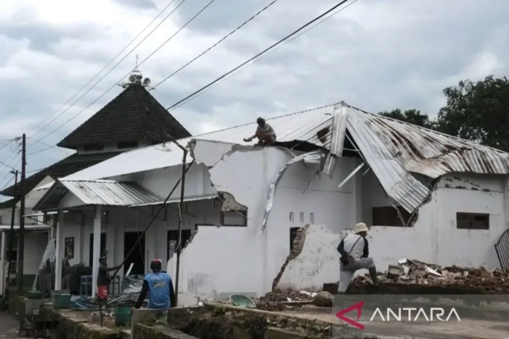 8 Rumah di Temanggung Rusak usai Disapu Angin Puting Beliung