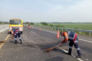 Truk Bermuat Elpiji 3 Kg Terlibat Kecelakaan di Tol Pekalongan