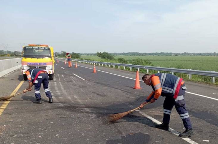 Truk Muat Elpiji 3 Kg Kecelakaan Di Tol Pekalongan Jcu