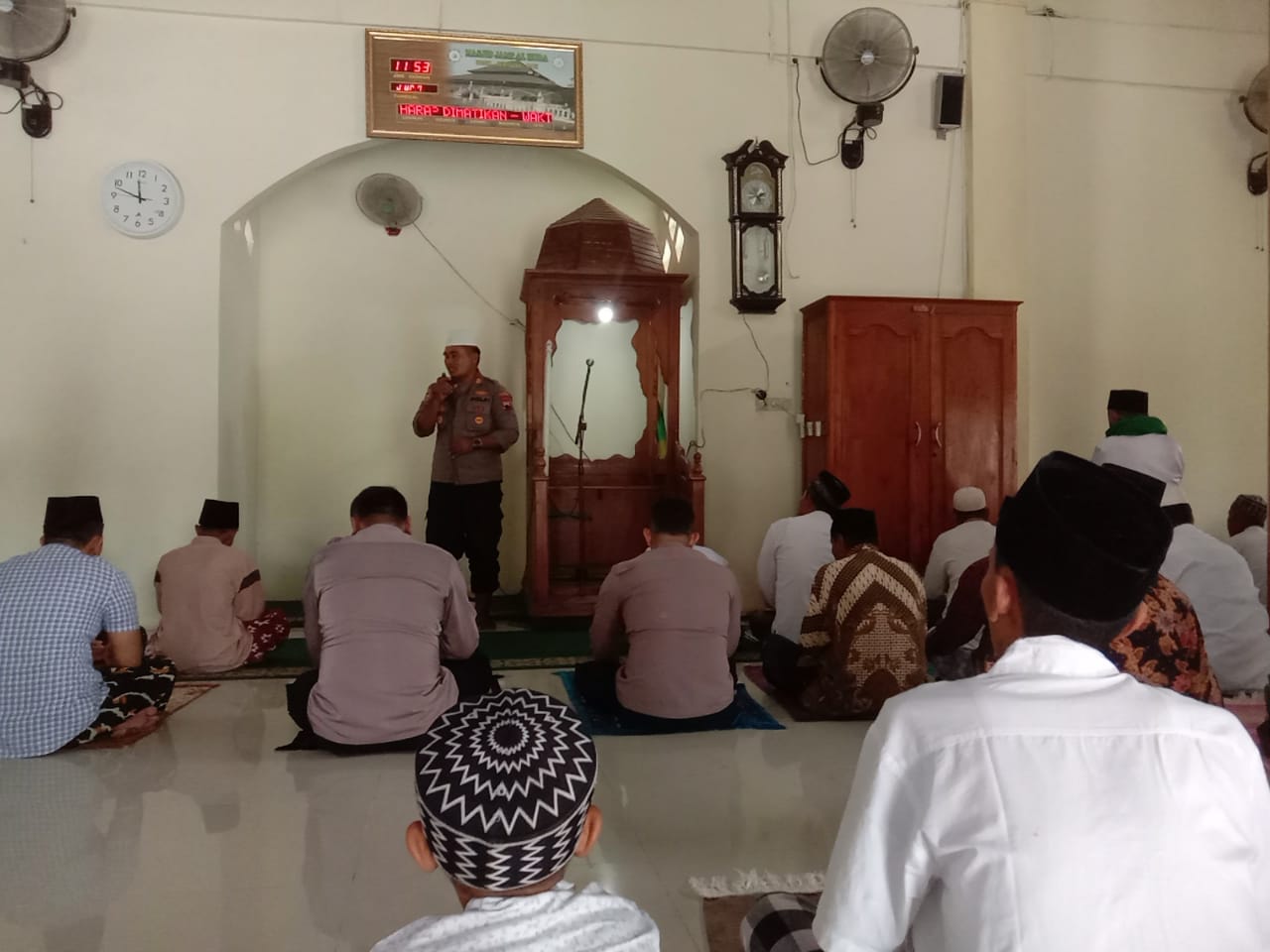 Polsek Sukolilo Gelar Safari Jumat Curhat Di Masjid Al Huda