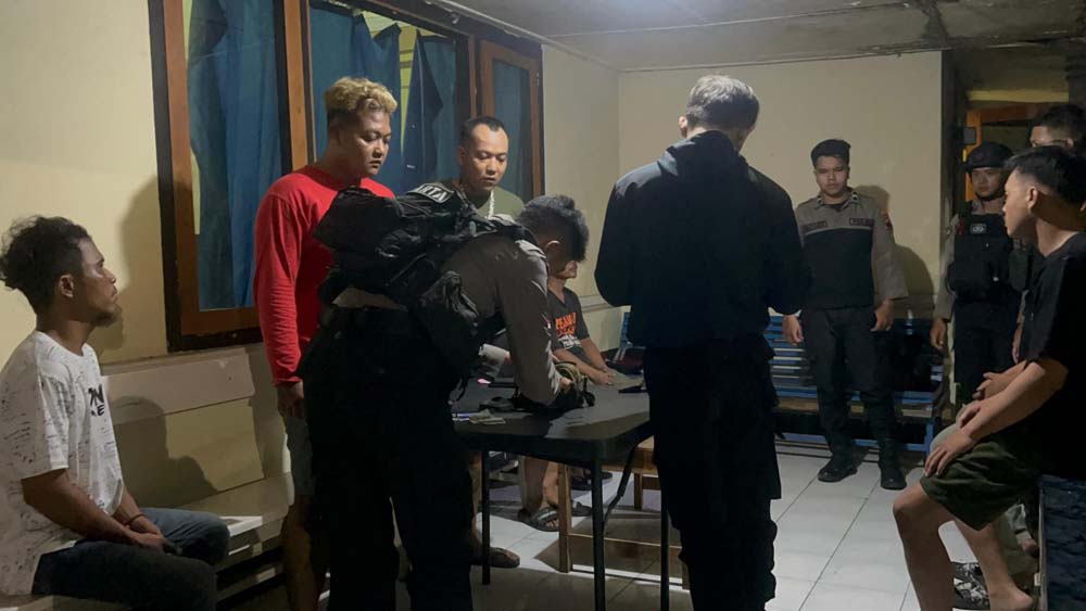 7peminum Miras Ditangkap Polresta Surakarta Usai Sembunyi Di Rumah Warga