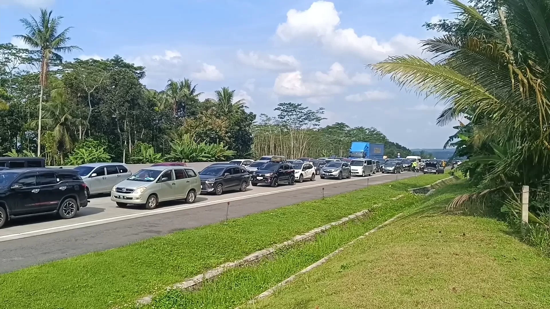 Arus Balik Lebaran 2024: Tol Solo Semarang Padat Merayap