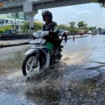 Arus Lalu Lintas Kembali Normal Usai Banjir Di Jalan Kaligawe