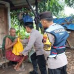 Bagikan Puluhan Sembako, Kapolsek Tayu Blusukan Ke Rumah Warga