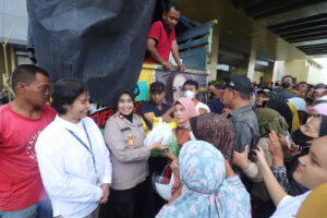 Bantu Kebutuhan Masyarakat Jelang Lebaran, Polres Sukoharjo Gelar Bazar Pasar Murah