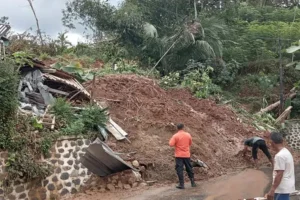 17 Jiwa dari Desa Punggelan Kabupaten Banjarnegara Akibat Bencana Longsor