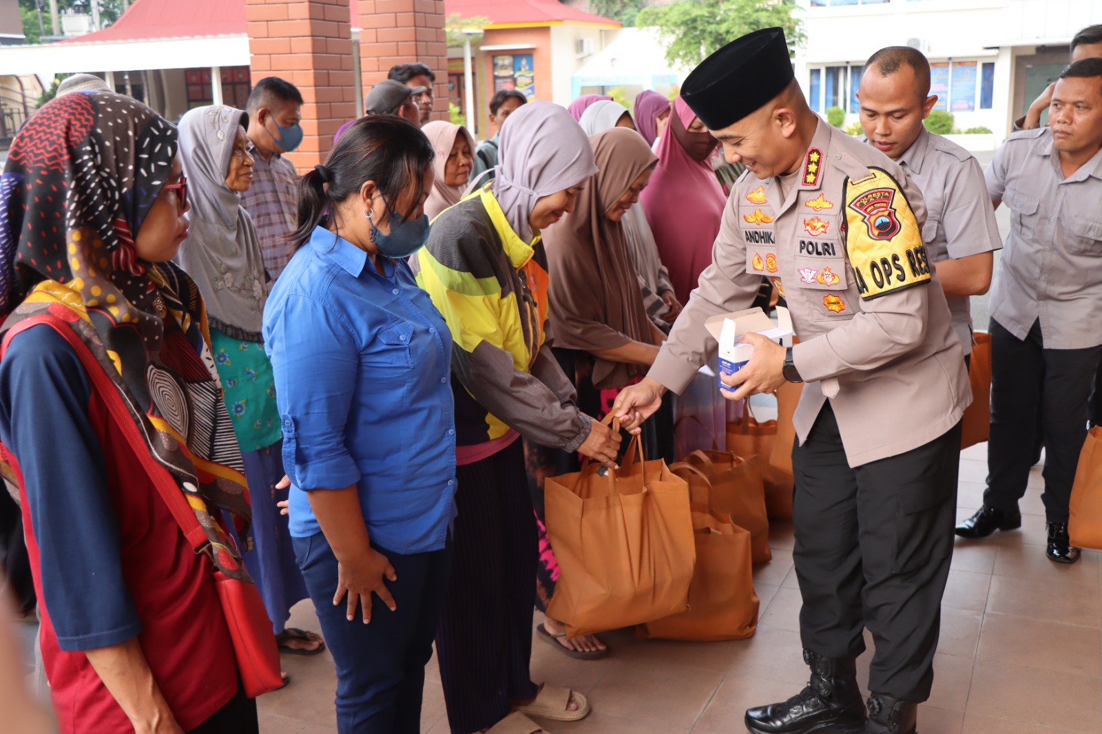 Berbagi Kebahagiaan Dengan Warga Jelang Idul Fitri Polresta Pati Gelar